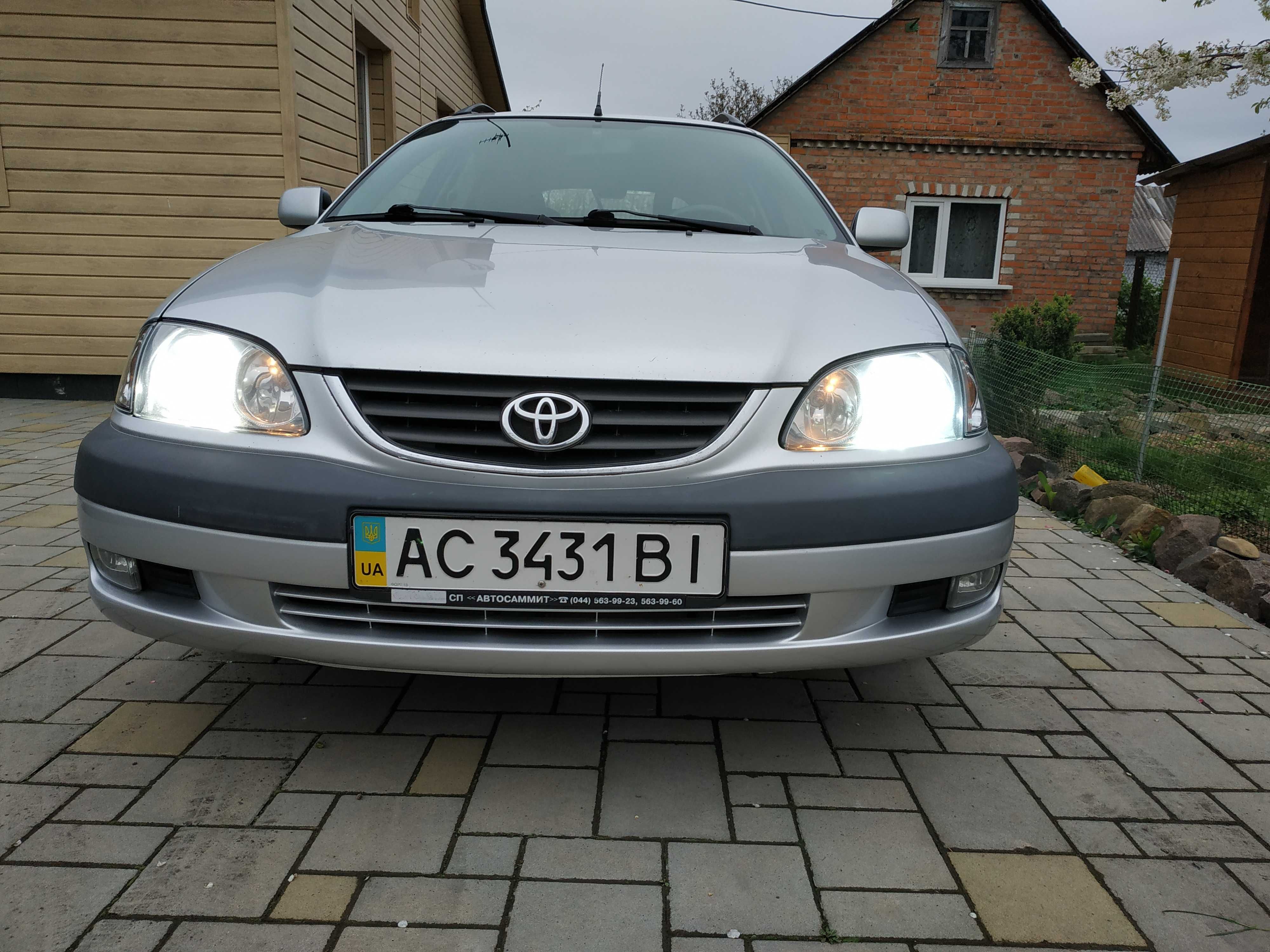 TOYOTA Avensis t22  2001 рік