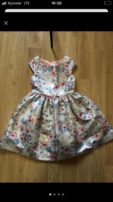 Продам красивое платье на девочку