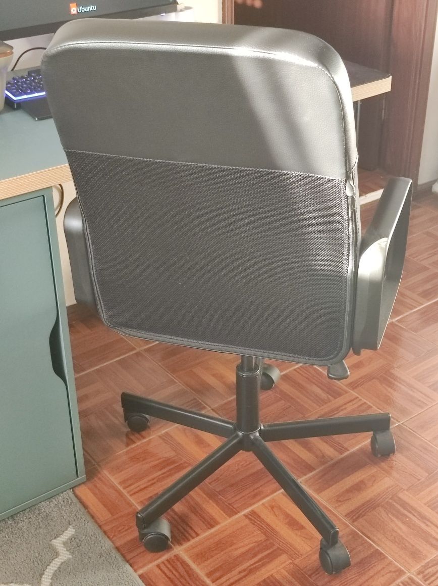 Cadeira de escritório em ótimo estado