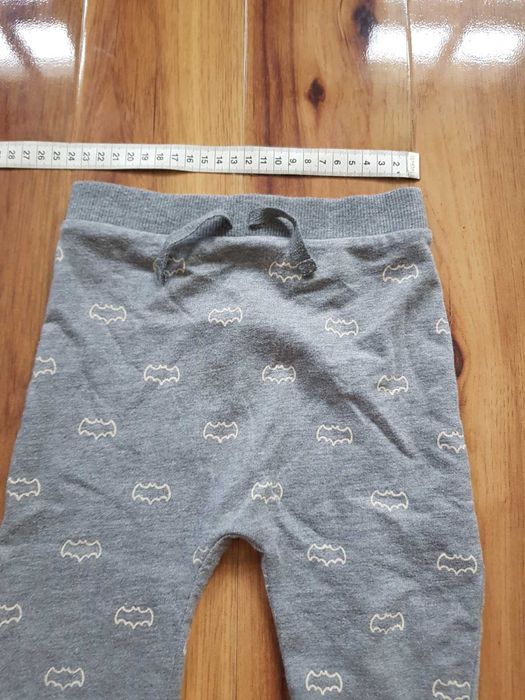 Spodenki Batman George szare spodnie ze ściągaczem 9-12 miesięcy 11 kg