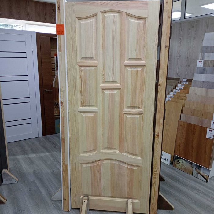 Дерев'яні двері на складі в Мукачево!Телефонуйте для консультації!