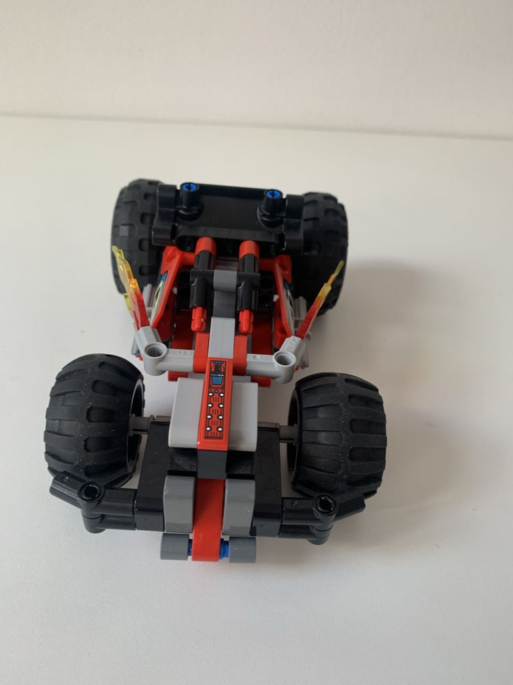 LEGO Technic Czerwona wyścigówka 42073 samojeżdżąca