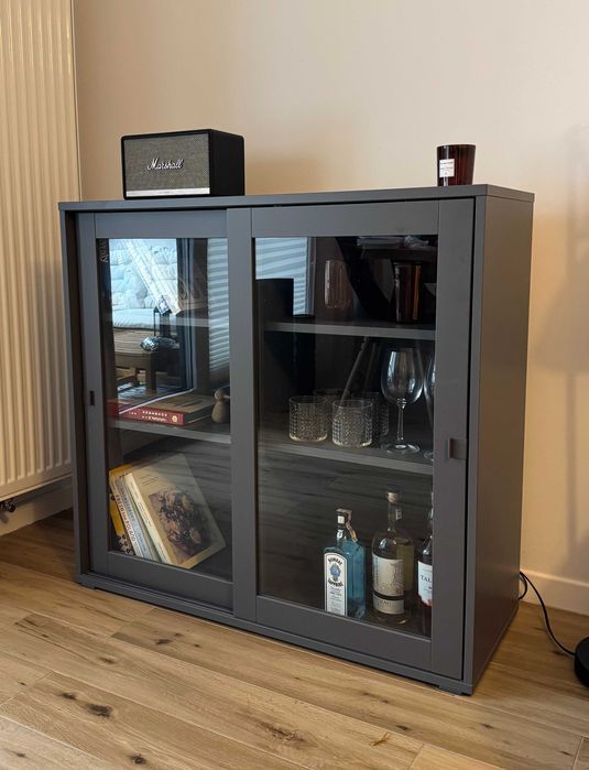 Szafka / Witryna VIHALS ciemnoszary, 95x37x90 cm