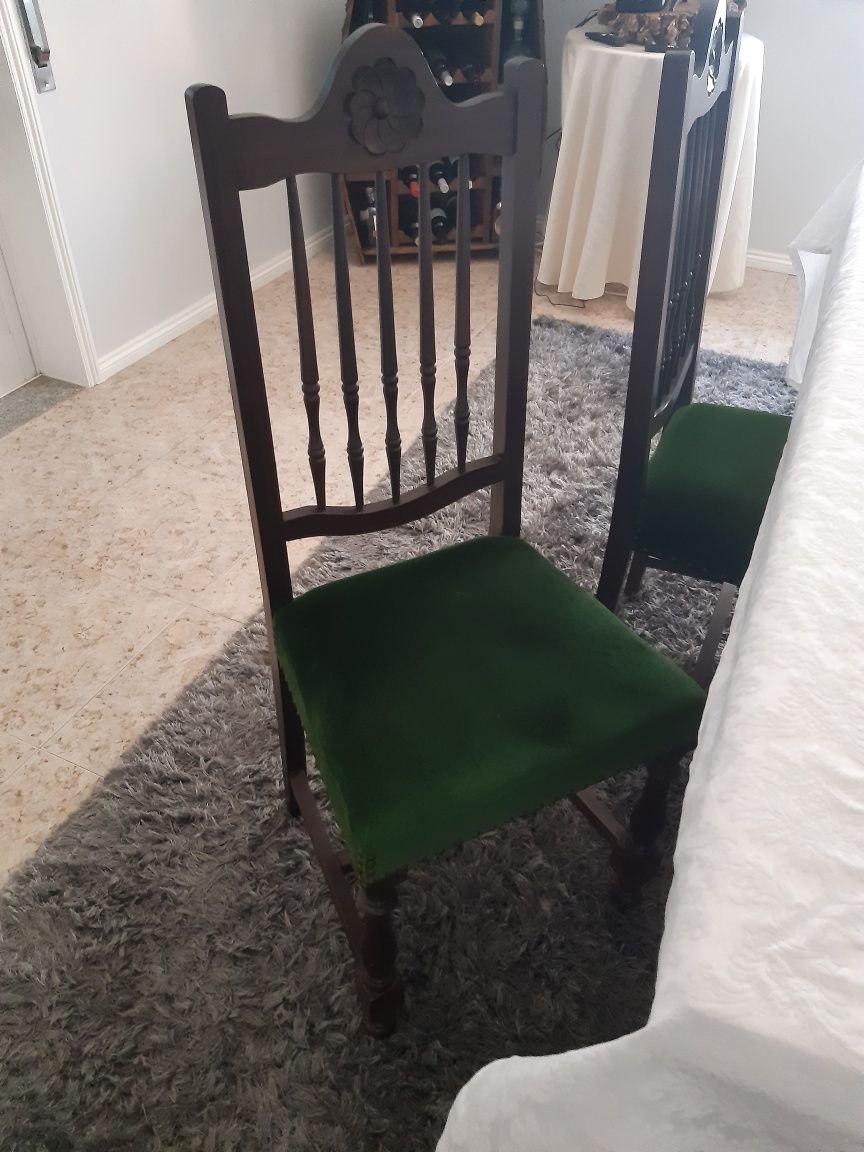 Mesa com 6 cadeiras