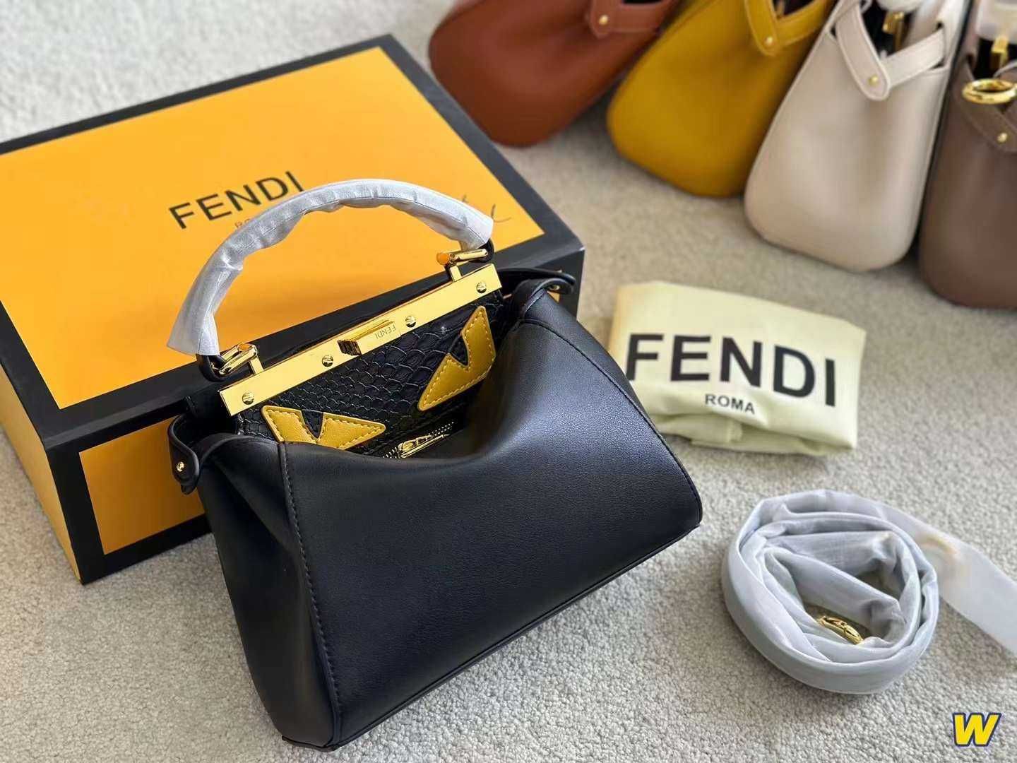 Torebka damska elegancka Fendi Peekaboo