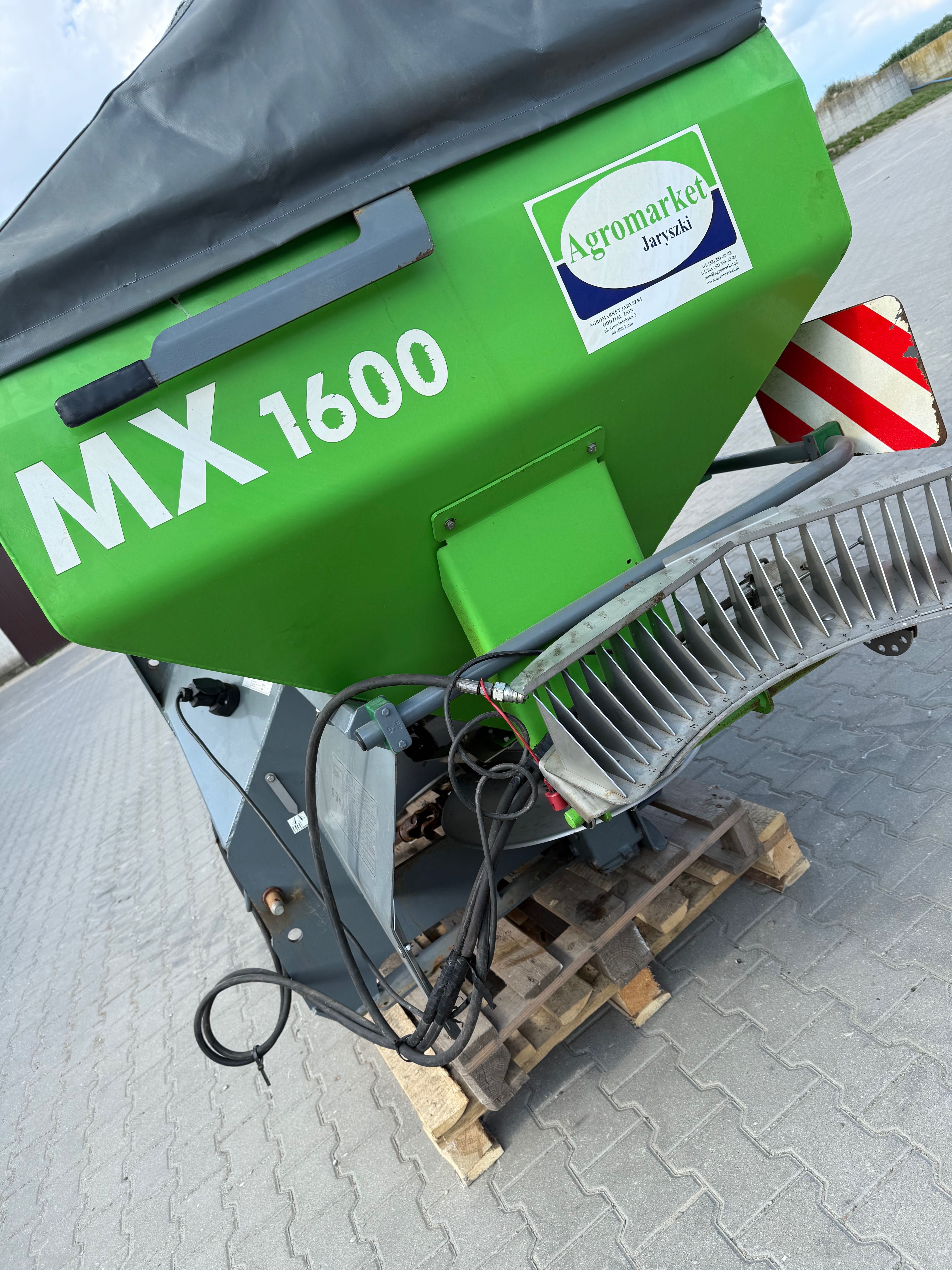 Rozsiewacz Nawozów UNIA MX 1600, 2017 rok