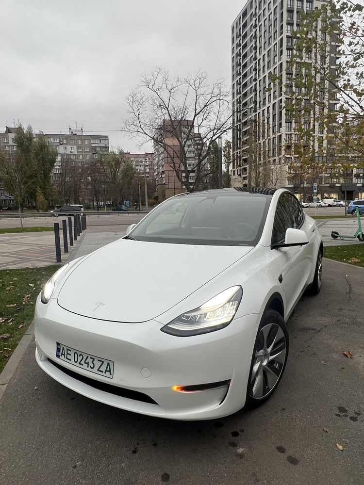 Продам Tesla Model Y