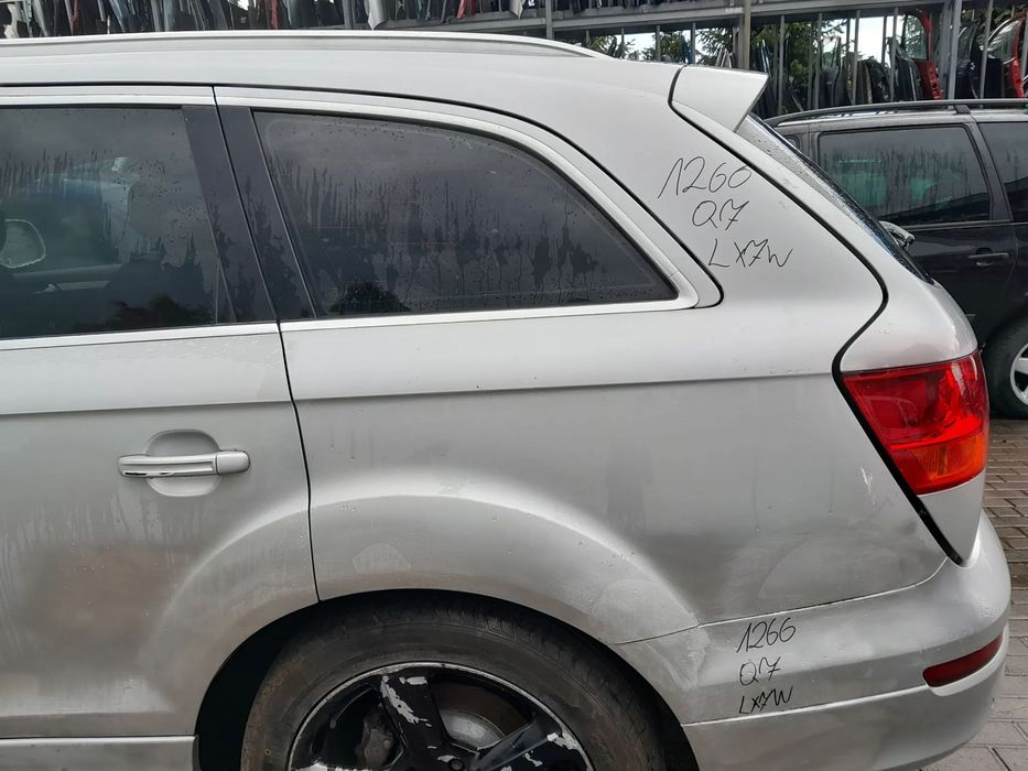 AUDI Q7 BŁOTNIK LEWY TYLNY LEWY TYŁ KOLOR: LX7W