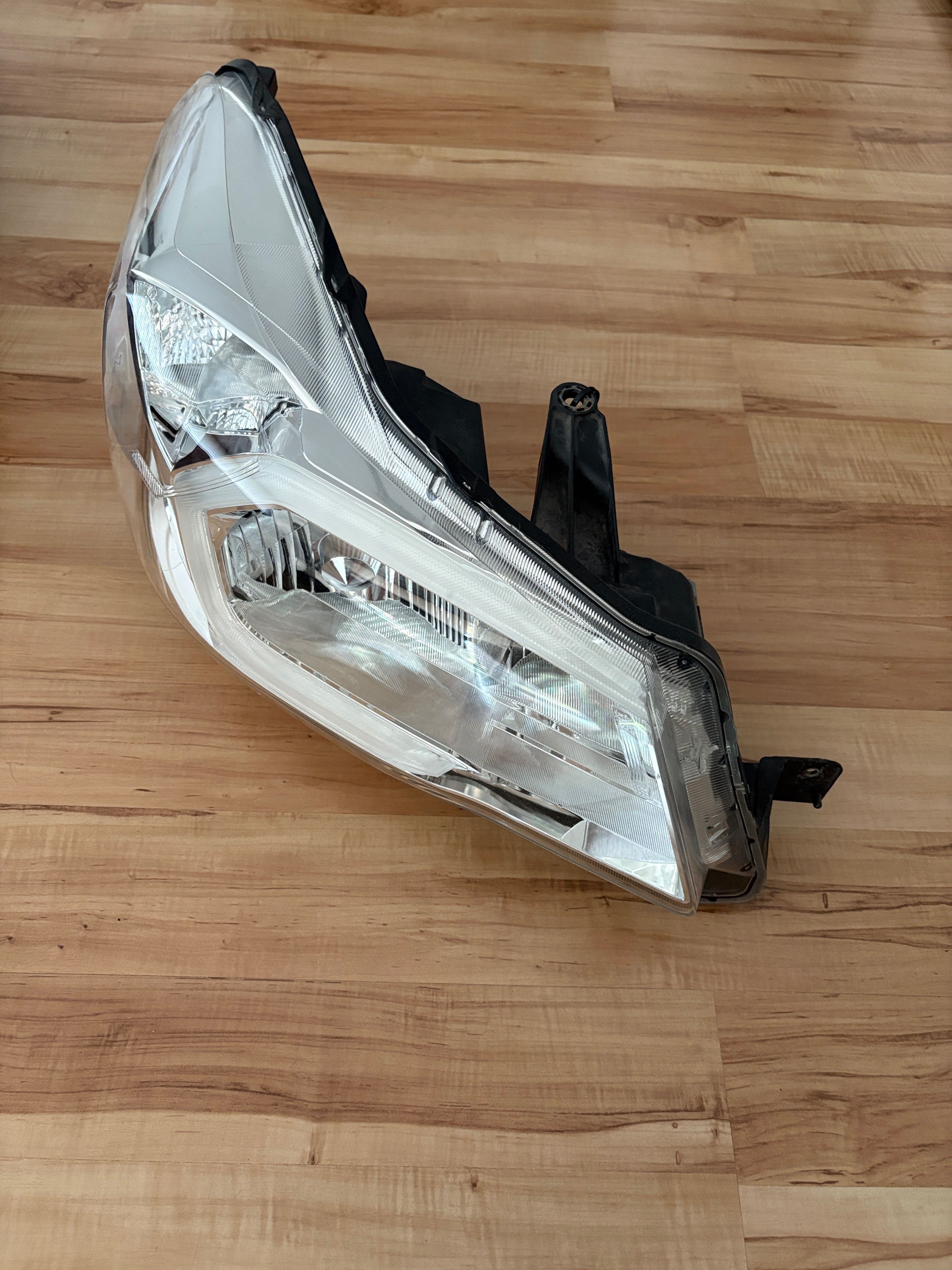 Lampa Prawa Przód Subaru FORESTER SJ IV XENON orginał Eu kpl przednia