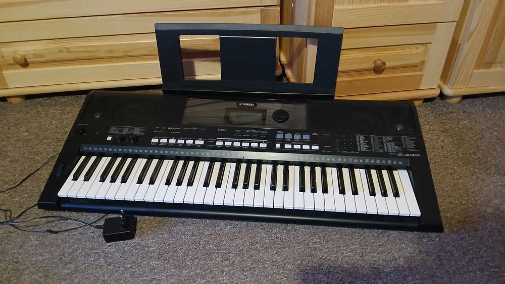 Keyboard Yamaha PSR E433