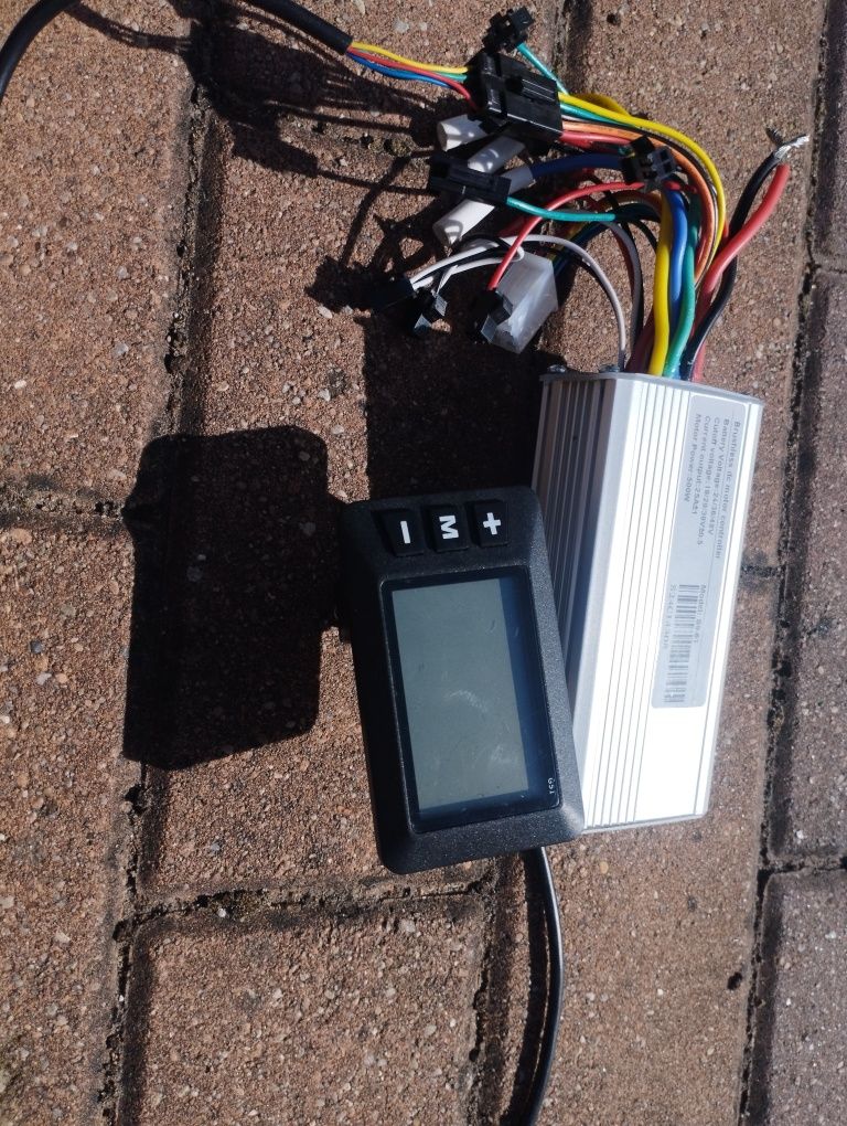 Sprzedam sterowniki S9-61 BLDC 500w 36/48 v LCD G51