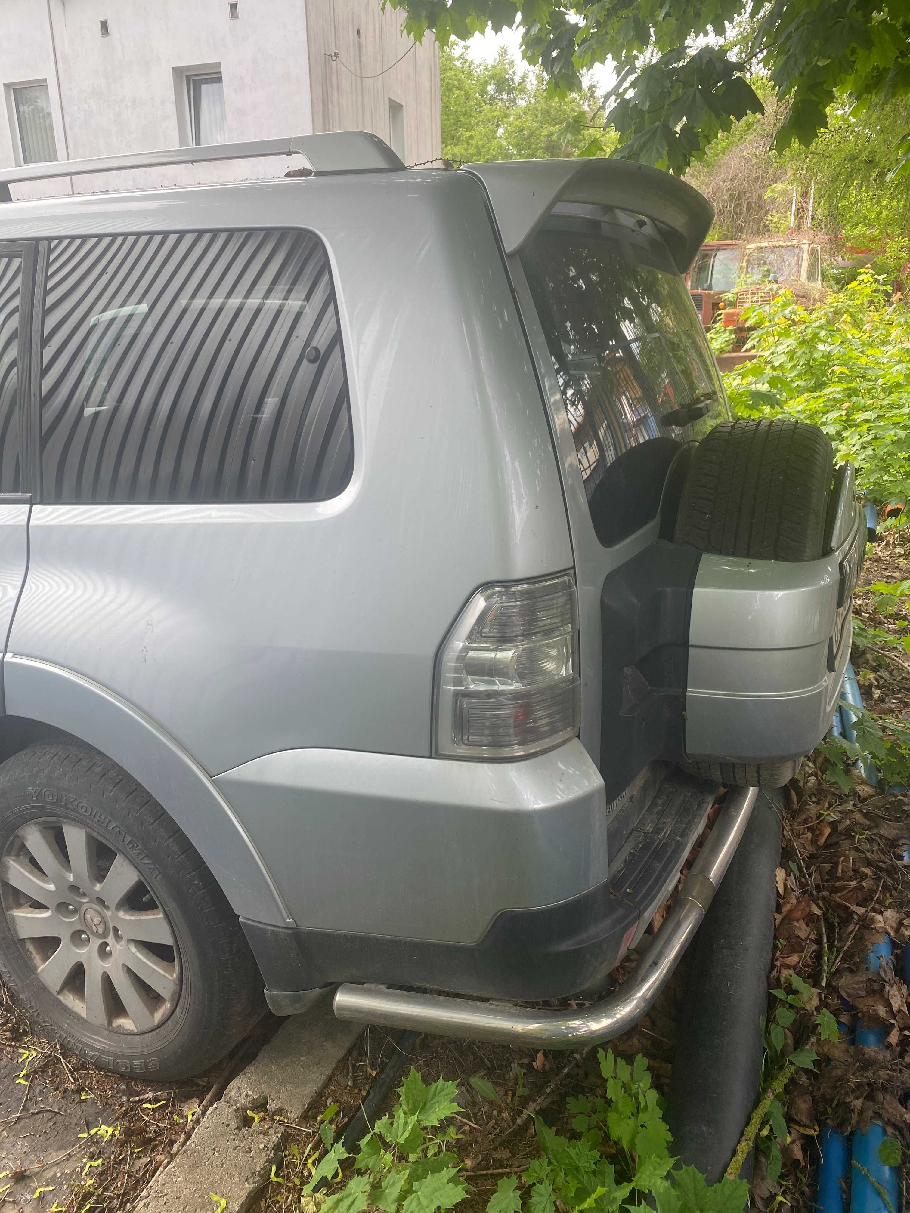 Mitsubishi Pajero - uszkodzony