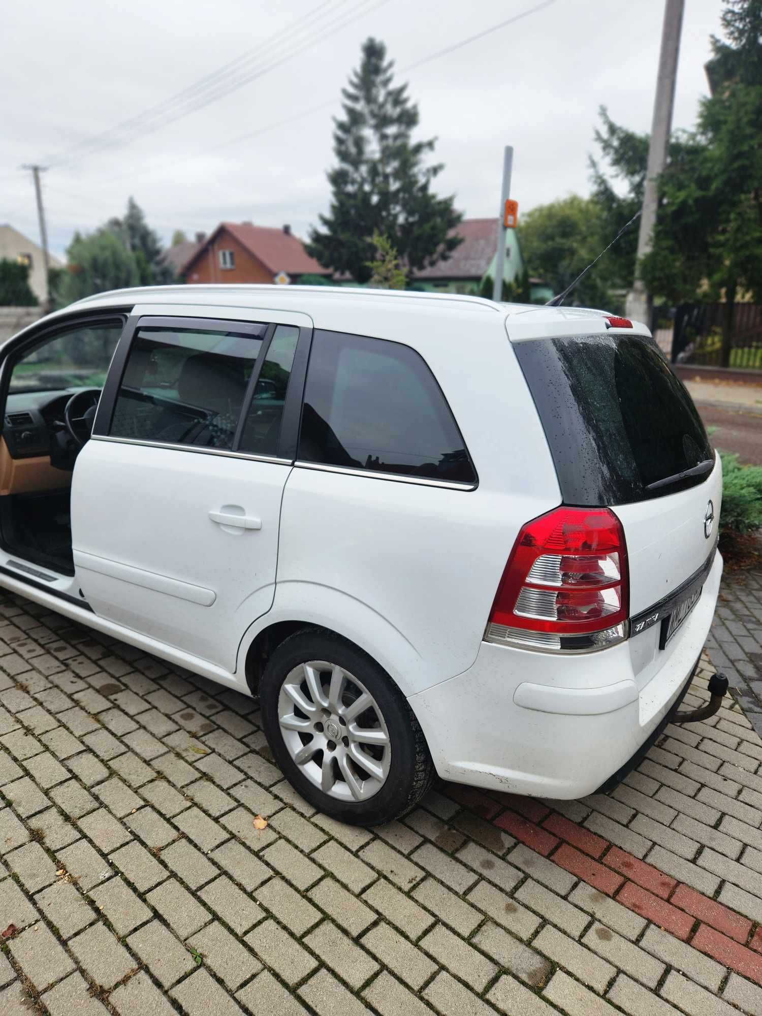 Opel zafira b 2009.automat.