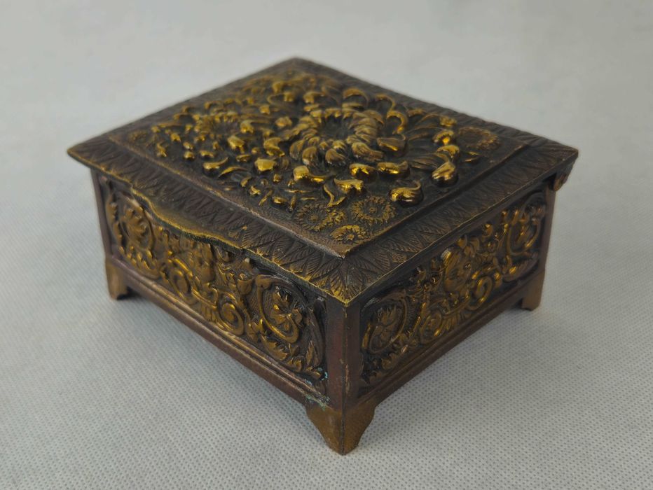 Piękna stara mosiężna szkatułka z Francji