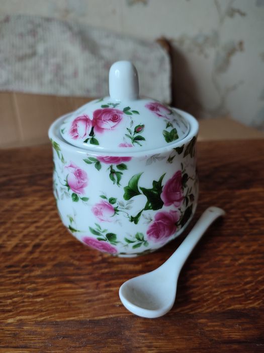 Салатник, чашки, чайник