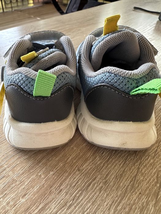 Кросівки для хлопчика  19 р