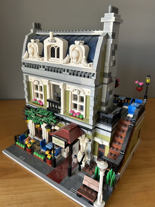 LEGO Modular Creator 10243 Parisian Restaurant