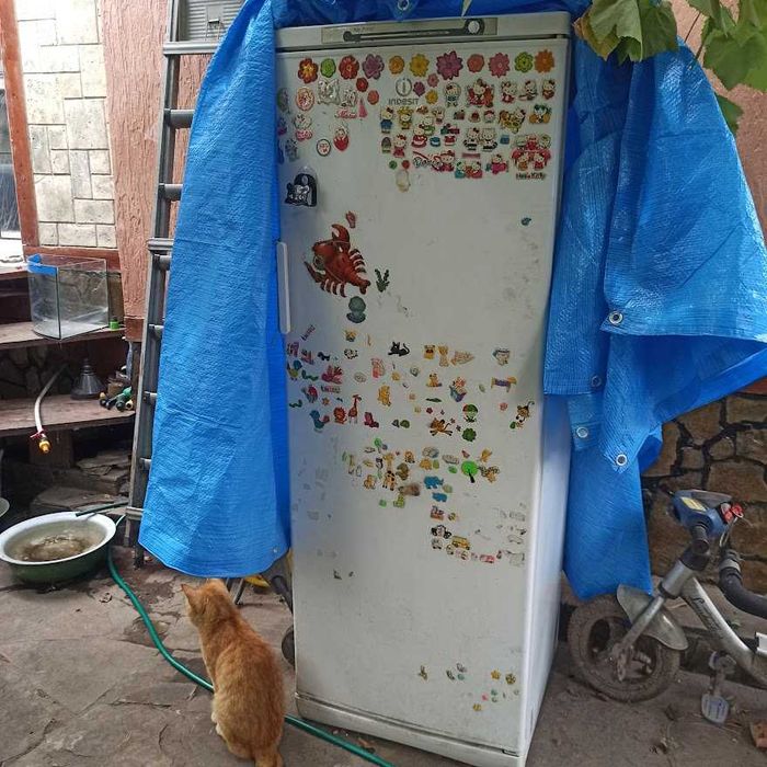 Продам морозильную камеру INDESIT.