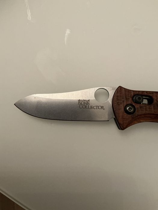 Продам нож benchmade bone collector