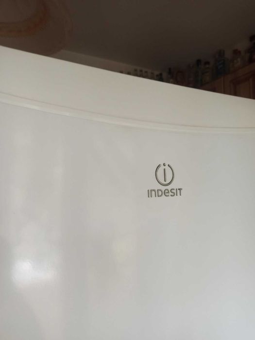Холодильник Indesit