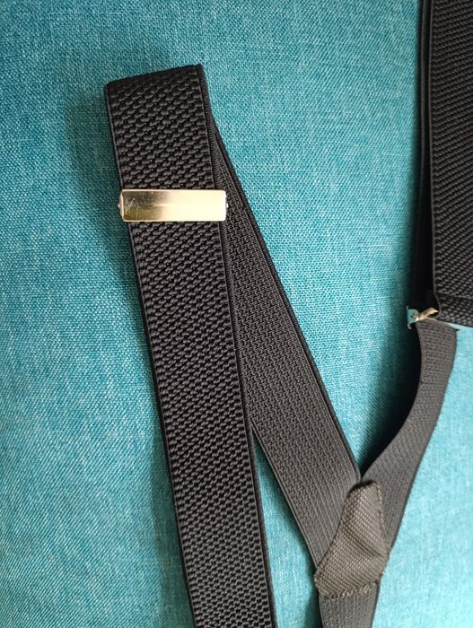 Підтяжки чорного кольору