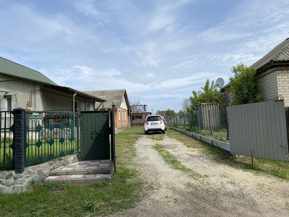 Гарний будинок в затишному місці