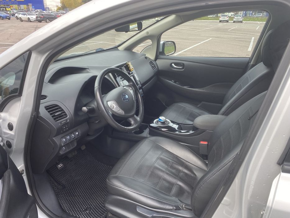 Продам Nissan Leaf 2016