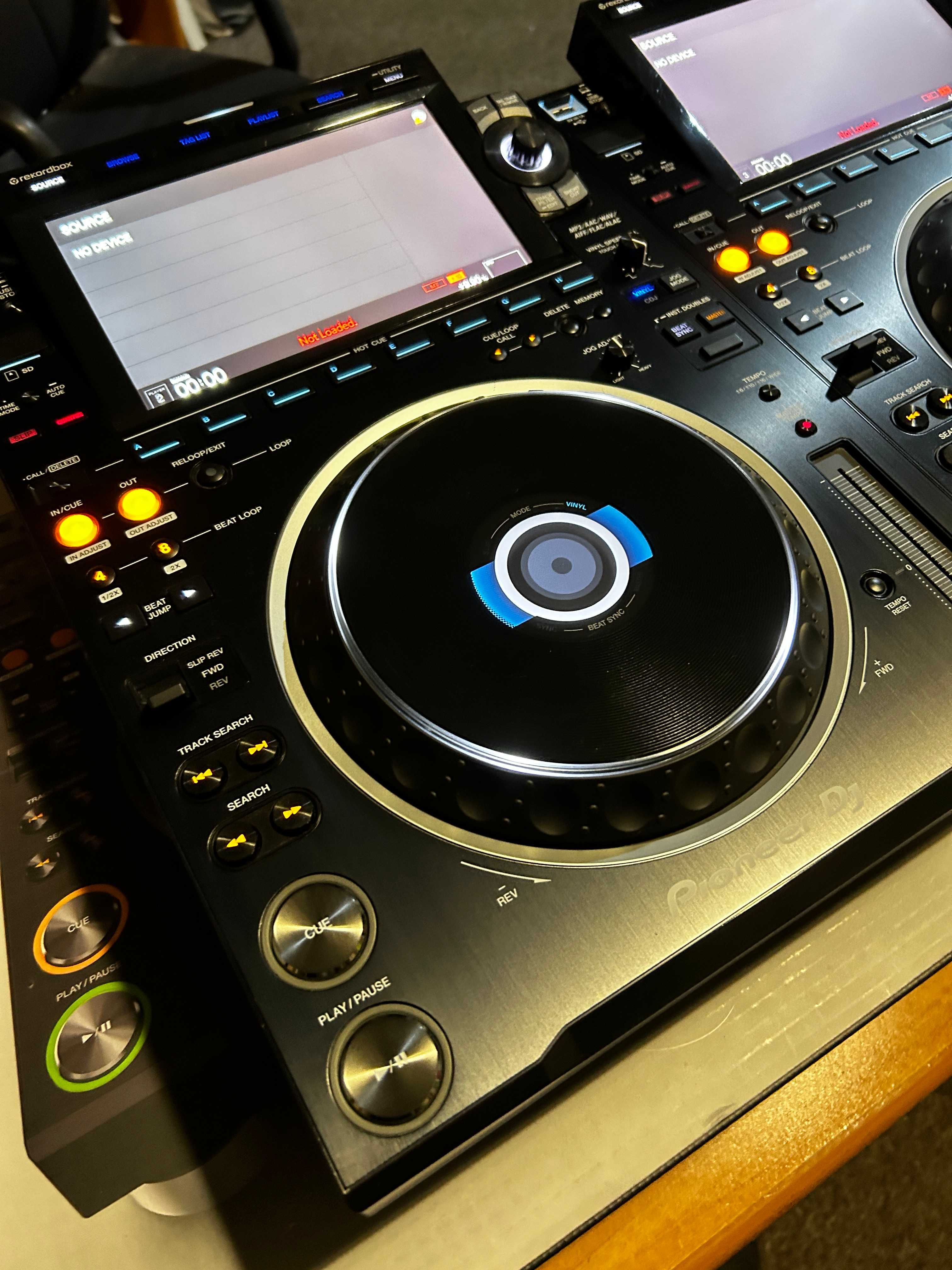 2x Pioneer CDJ 3000