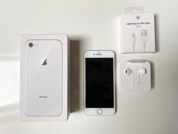 iPhone 8  64GB silver + słuchawki kabel