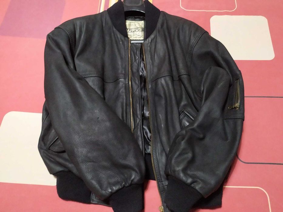 Blusão da marca Taurus em pele