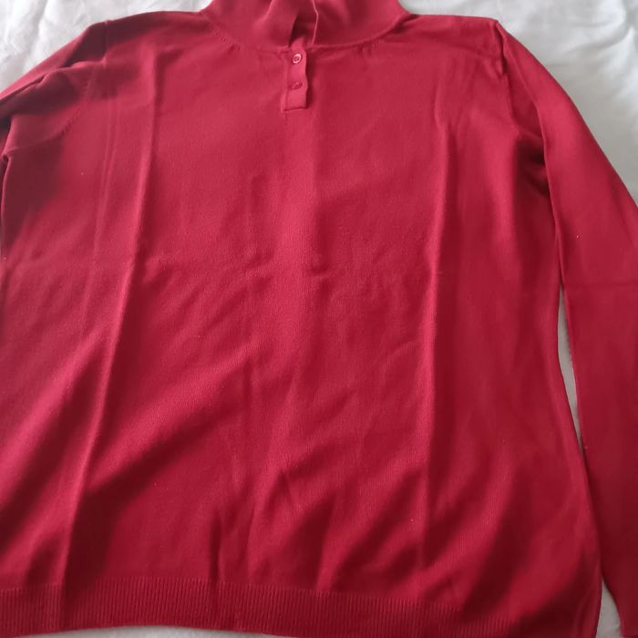 Vendo diversos casacos e camisolas