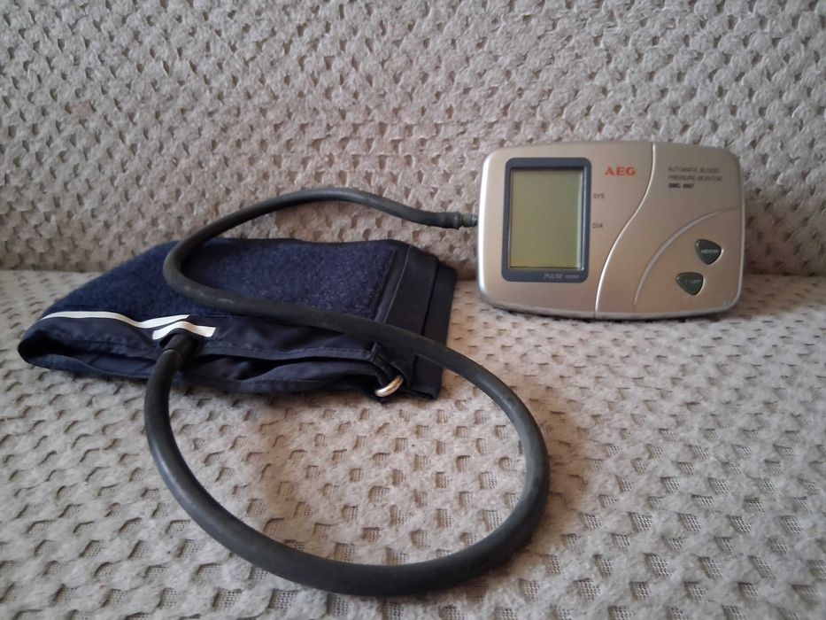 Ciśnieniomierz AEG
BMG 4907 + rękaw - mało używany