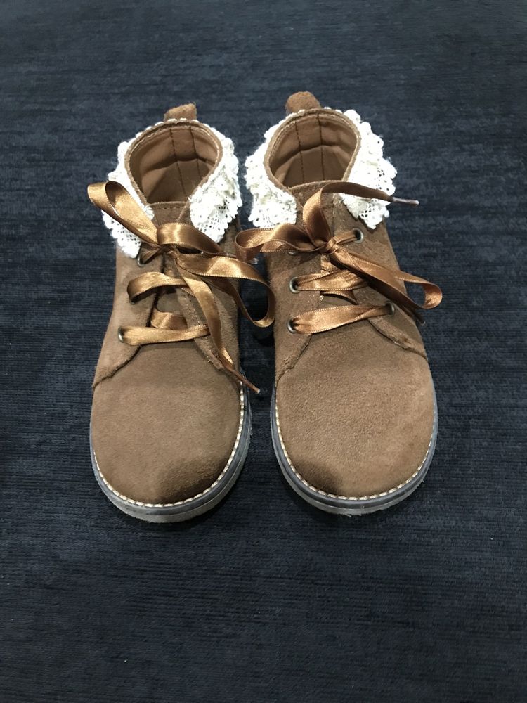 Vendo botas camel tamanho 27 como novas