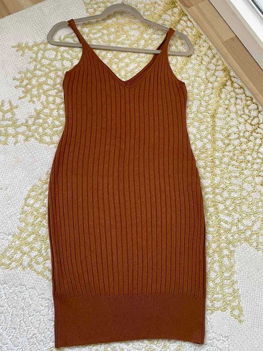 Sukienka dzianinowa na ramiączkach taliowana ołówkowa rozm.XS-małe M