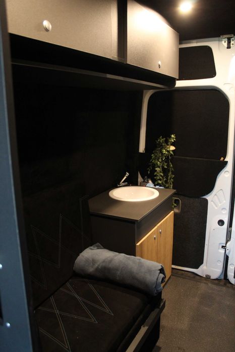 MERCEDES VIP 9-osobowy – 3.0 Diesel, TV, Webasto, łóżko, prysznic