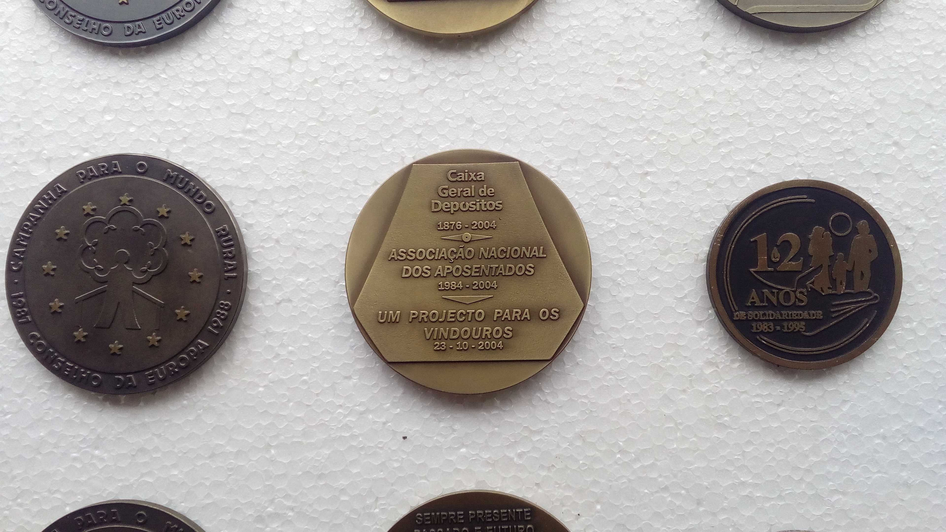 conjunto de várias medalhas comemorativas