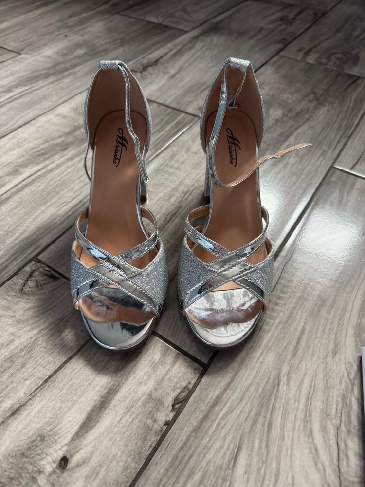 Buty wizytowe obcasy okolicznościowe 38 nowe