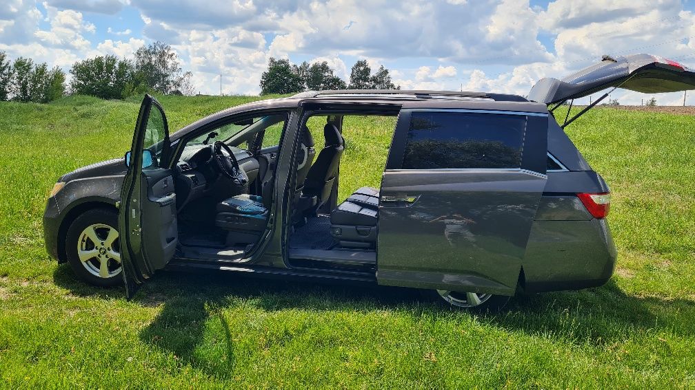 Продам Honda Odyssey 2011