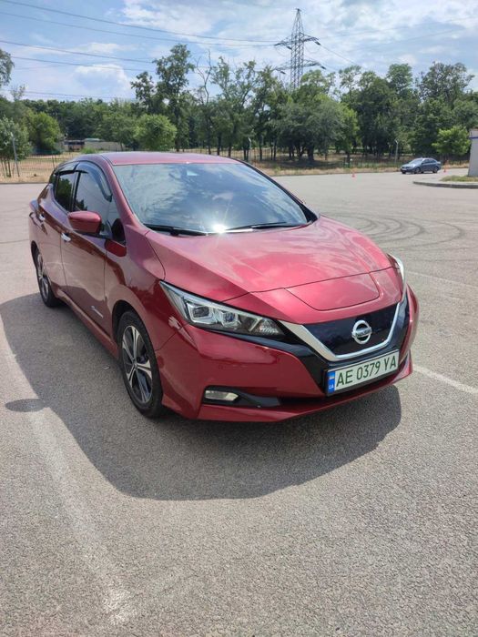 Продам Nissan Leaf