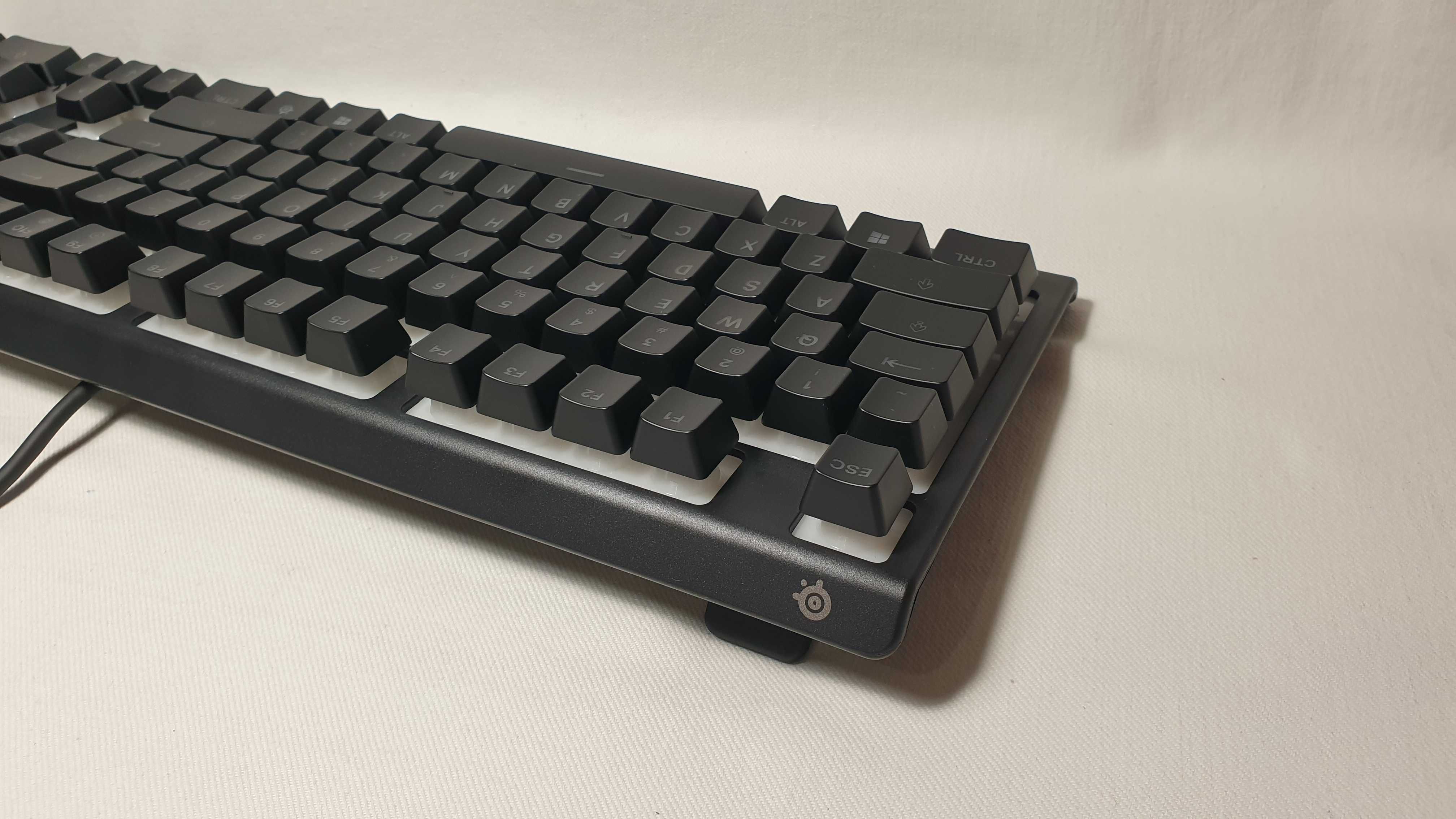 Klawiatura przewodowa Steelseries Apex 3 stan IDEALNY.