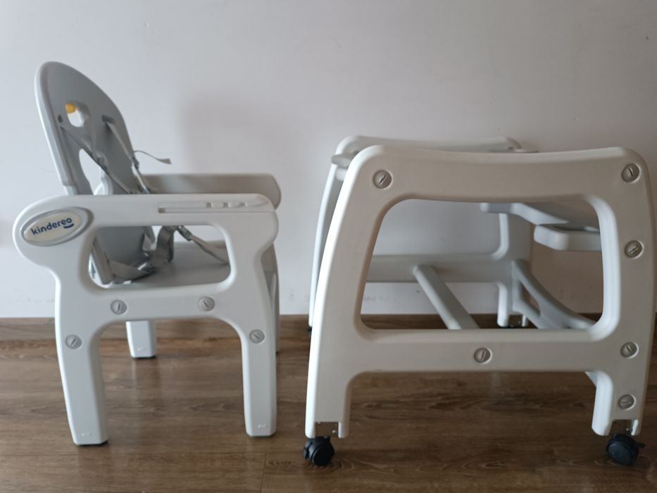 Krzesełko ze stolikiem do karmienia dla dziecka