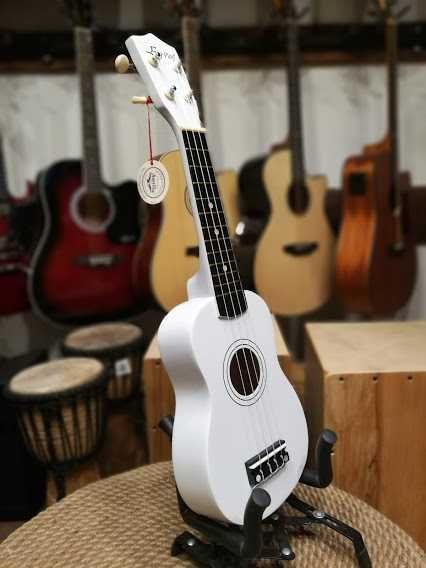 Ever Play UK21 WH białe matowe ukulele sopranowe UK-21