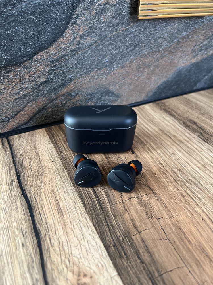 Навушники Beyerdynamic Free Byrd Bluetooth | In-Ear | Як нові