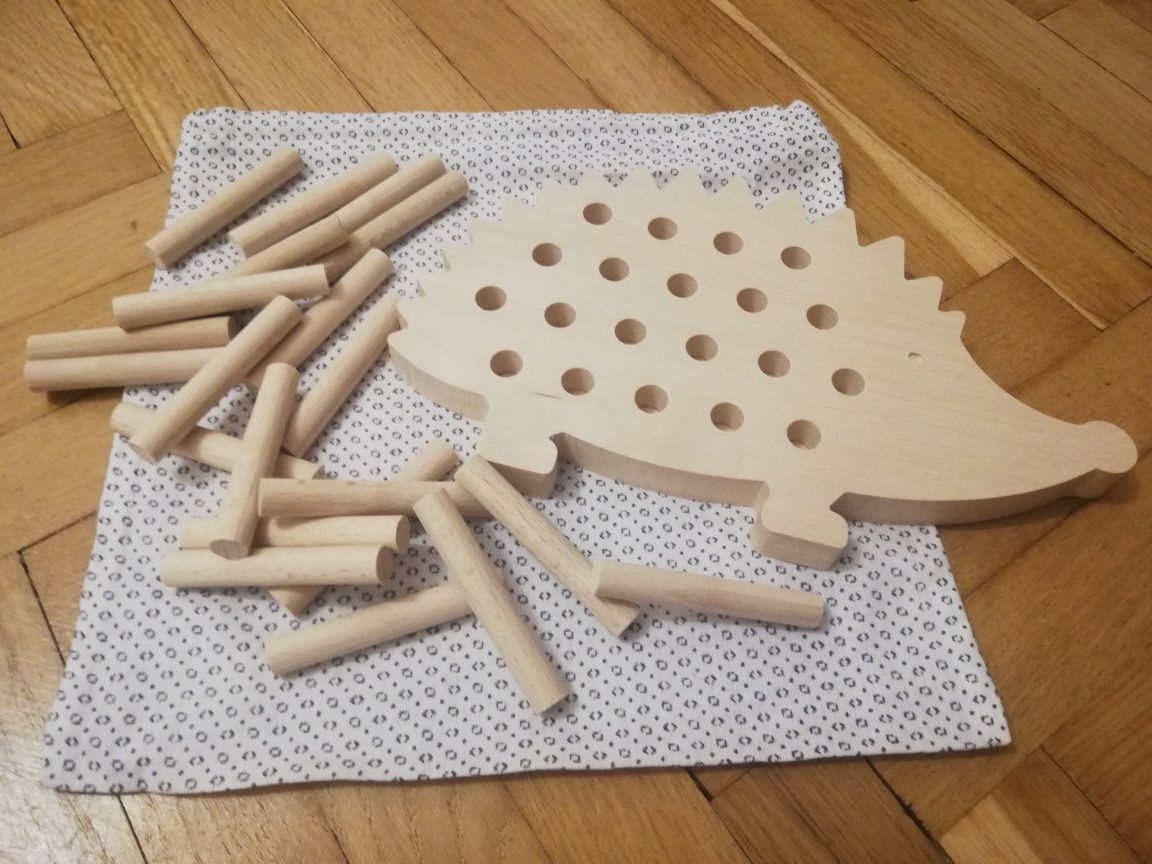 Drewniany jeżyk na kołeczki sorter Montessori