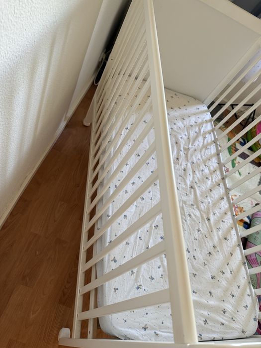 Cama de bebé Bambino + colchão e 3 lençóis (bom estado)