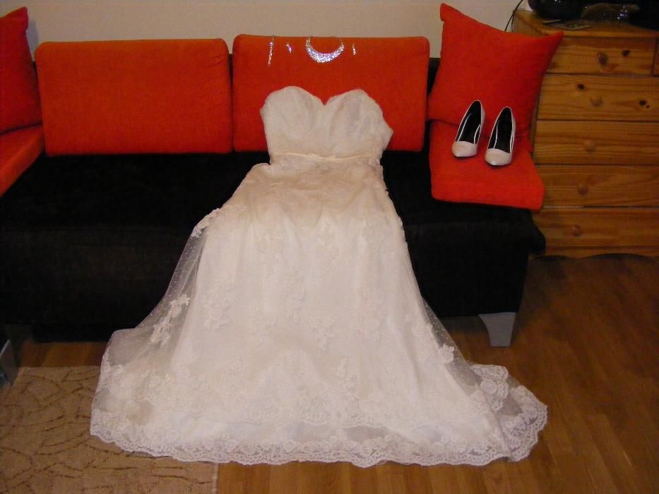 Sprzedam piękną suknię ślubną
