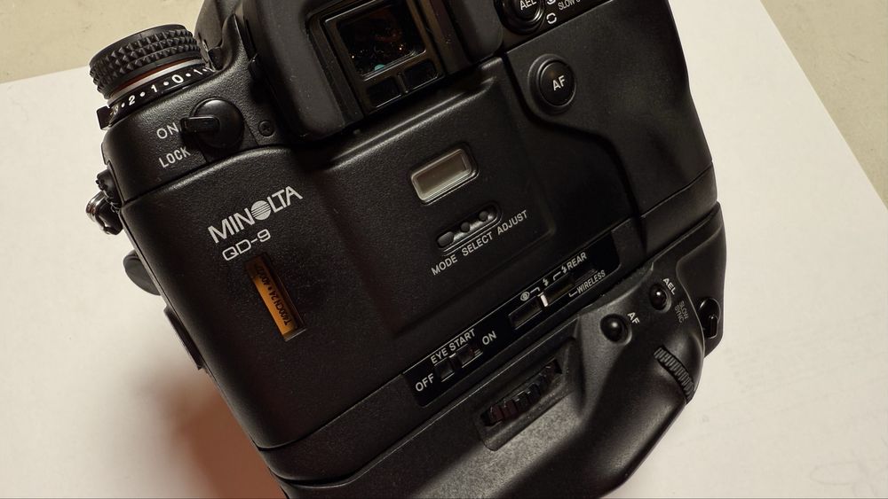 Maquina fotografuca  Minolta Dynax 9 + grip + 24mm f2.8 esta nova