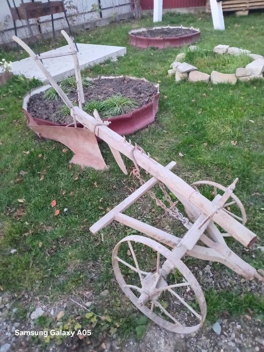 Продам старінний кінский плуг ,і сани