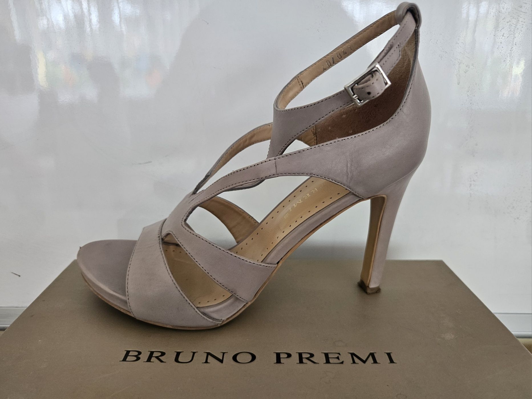 Beżowe buty sandały Bruno Premi skóra