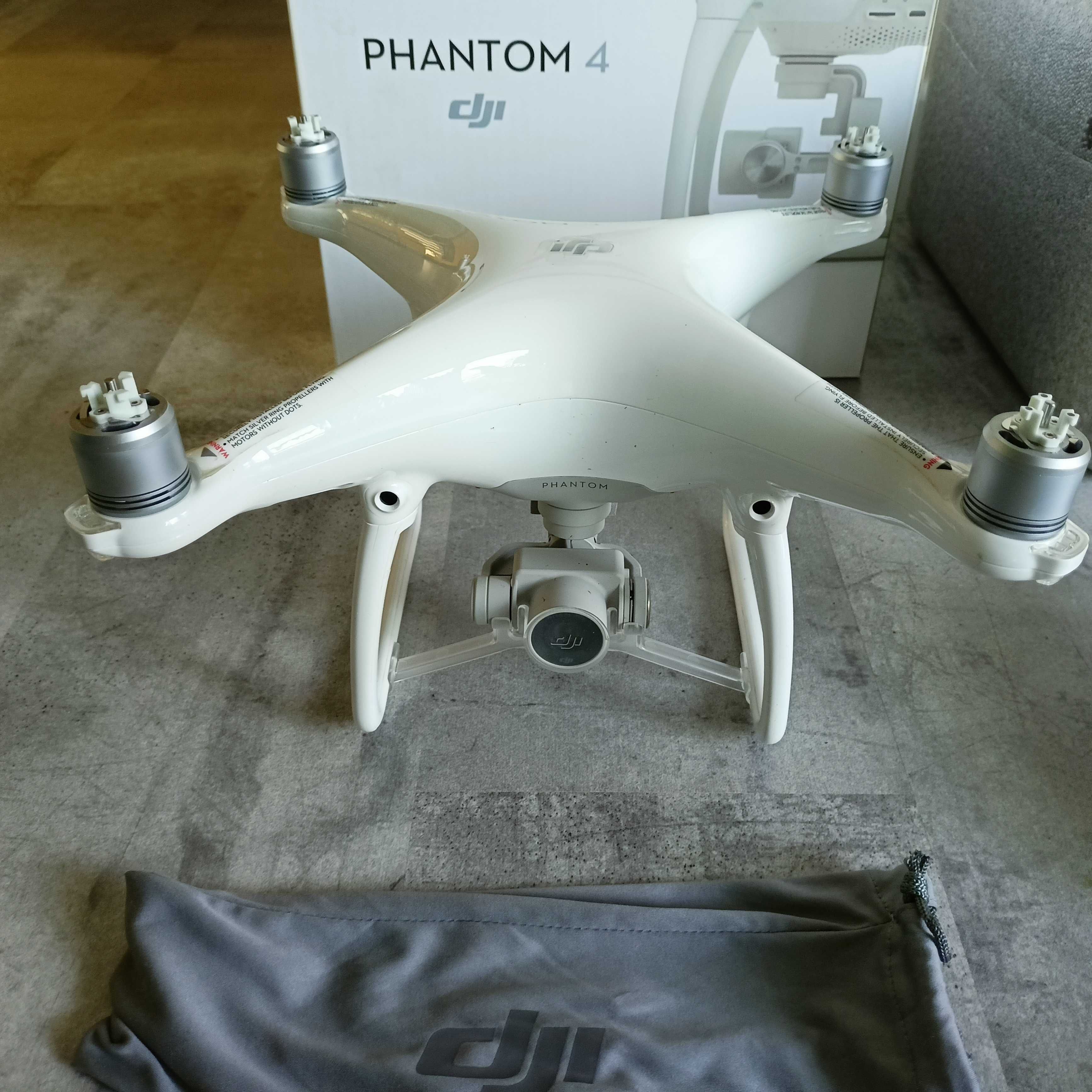 Dron DJI PHANTOM 4 z Tabletem LENOVO